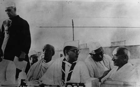 Gandhiji with Dr. Rajendra Prasad, Pandit Madan Mohan Malaviya and Dr. Ansari at the Bombay Congress Session, 1934.jpg